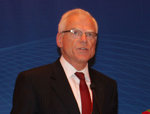 14-ICIS13-keynote- Ralph.JPG 14-ICIS13-keynote- Ralph.JPG